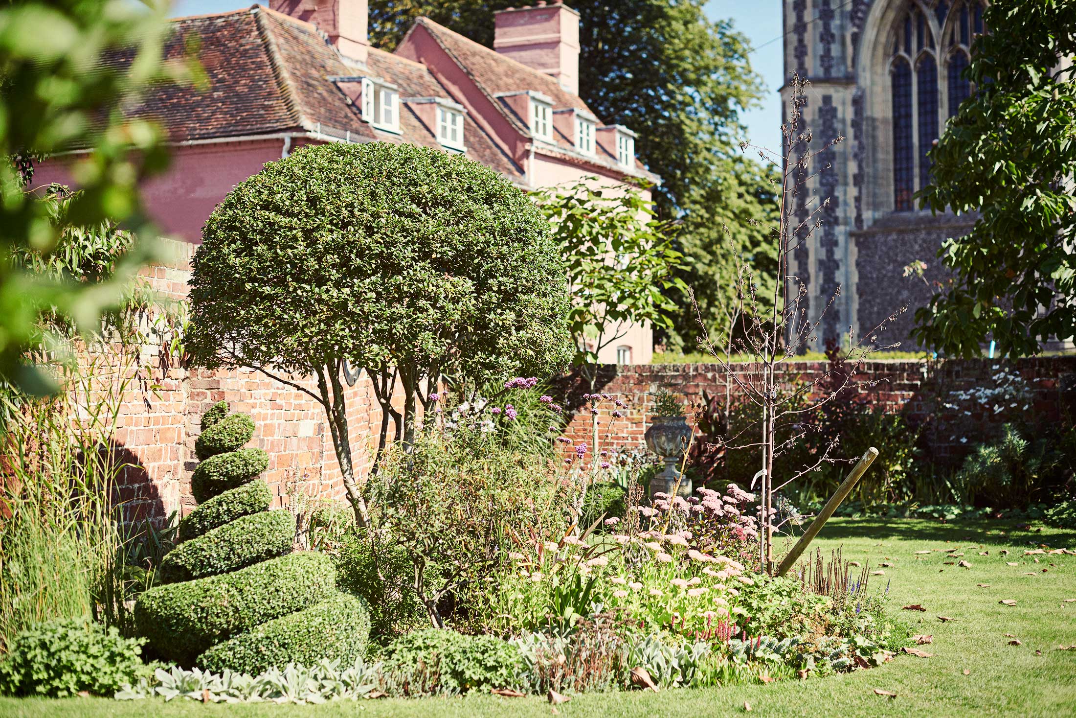 Church gardens - Dedham - Beresfords Estate agents - Essex