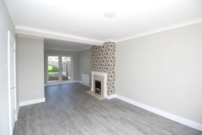 Property in Outwood Common Road, Billericay alternative image